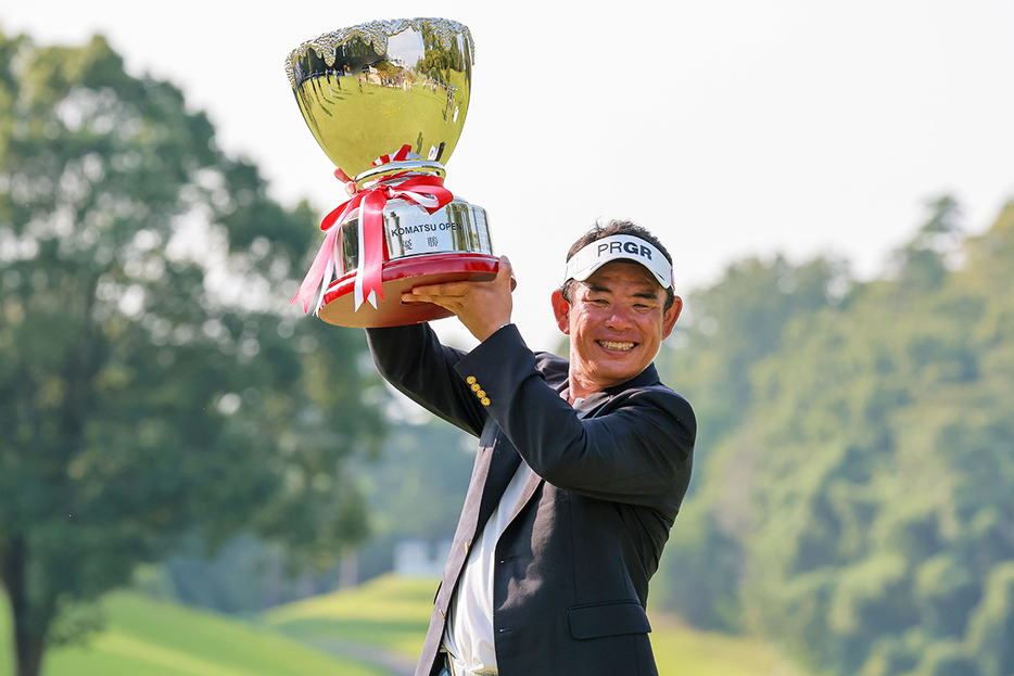 平塚哲二がシニア初優勝（提供：日本プロゴルフ協会）