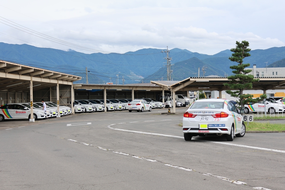 長野市内の自動車教習所。免許取得を希望する外国人への対応が課題となっている