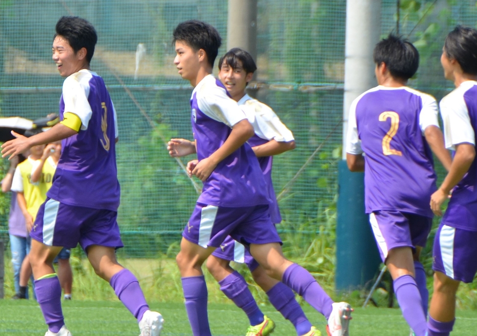 ブロック決勝を戦う大森学園イレブン