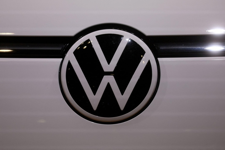 フォルクスワーゲン（VW）のロゴ＝2022年4月、米ニューヨーク（ロイター＝共同）