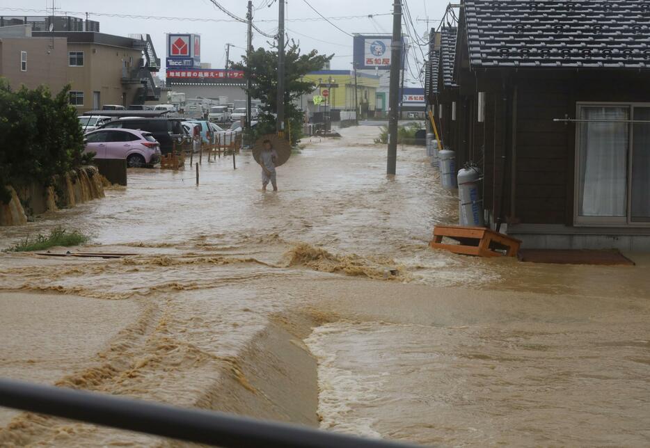 泥水が流れ込んだ石川県輪島市の市街地＝22日午前