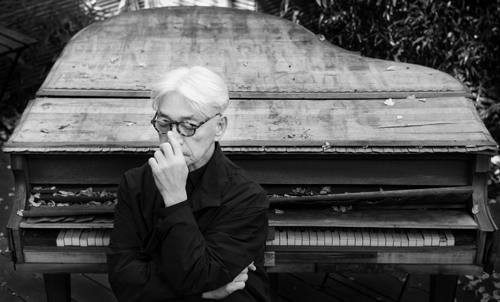 坂本龍一、ディレクターズカット版『out of noise - R』＆映画『トニー滝谷』サントラを同時リリース