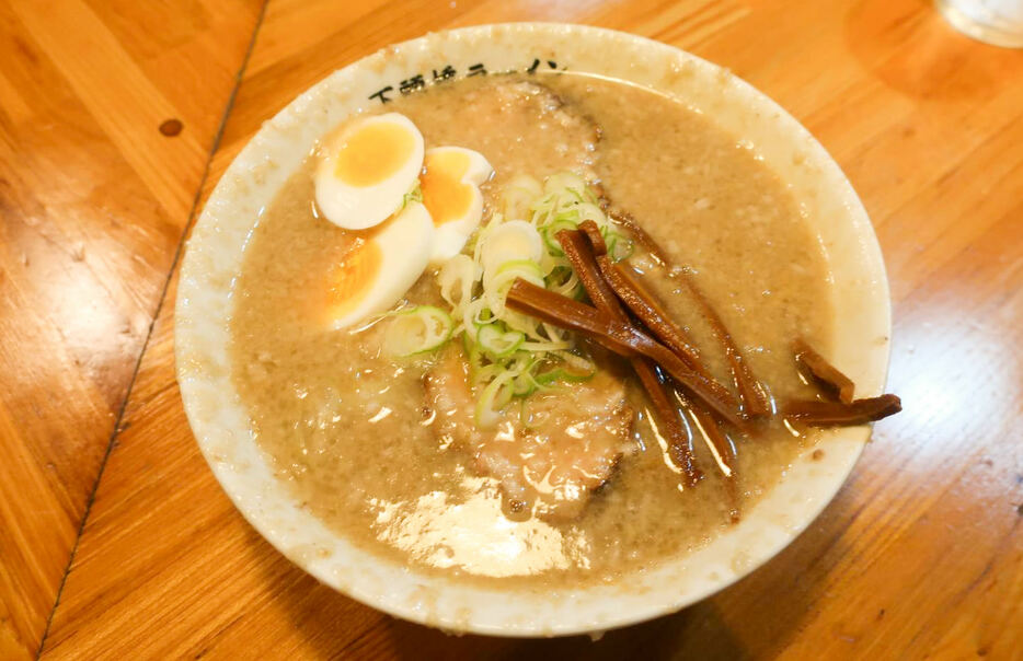 下頭橋ラーメン(ときわ台)。かずあっきぃ氏がハマった「土佐っ子」（ときわ台）で修業した方が独立開業。その味がほぼそのままの形で味わえる貴重なお店。撮影／かずあっきぃ