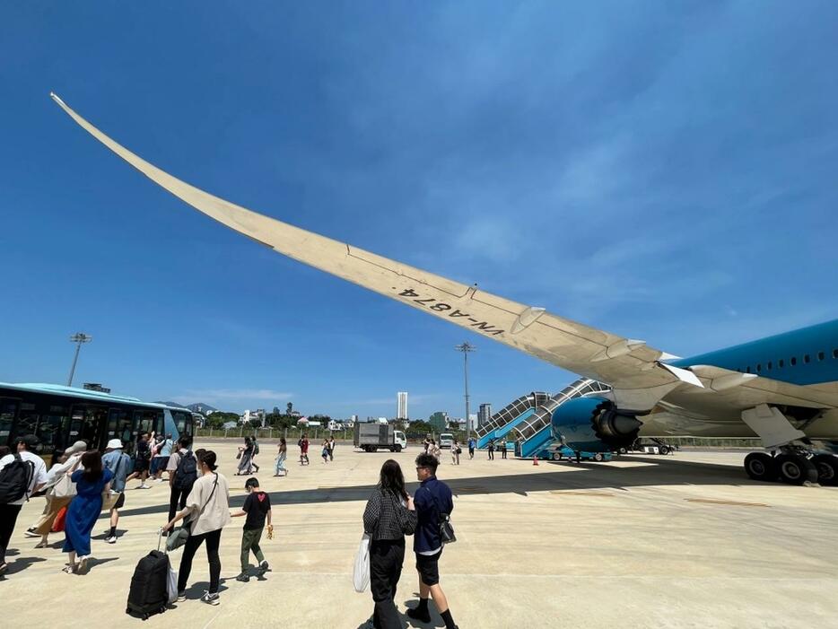 成田空港からベトナム航空の直行便でダナンに到着