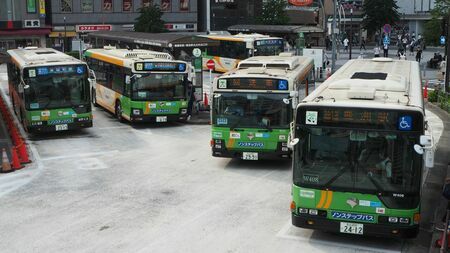 錦糸町駅前に発着する都バス（記者撮影）