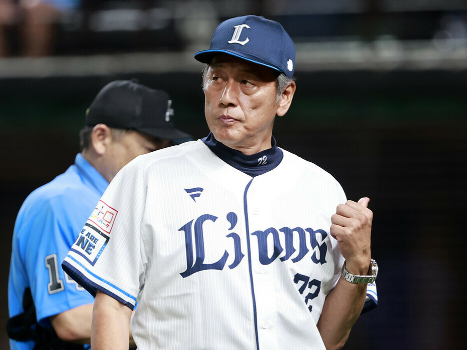 松井稼頭央監督のあと、監督代行として指揮を執った渡辺久信GMだったが、現状を変えることはできなかった　photo by Koike Yoshihiro