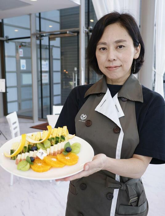 フルーツカット専門家の村上しずかさん