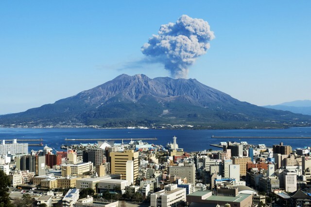 桜島（photoAC）