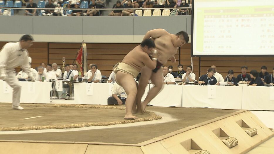 個人戦1回戦　（東）　寺西蓮さんー牧鷹山さん（東京都・小松竜道場）　（西）