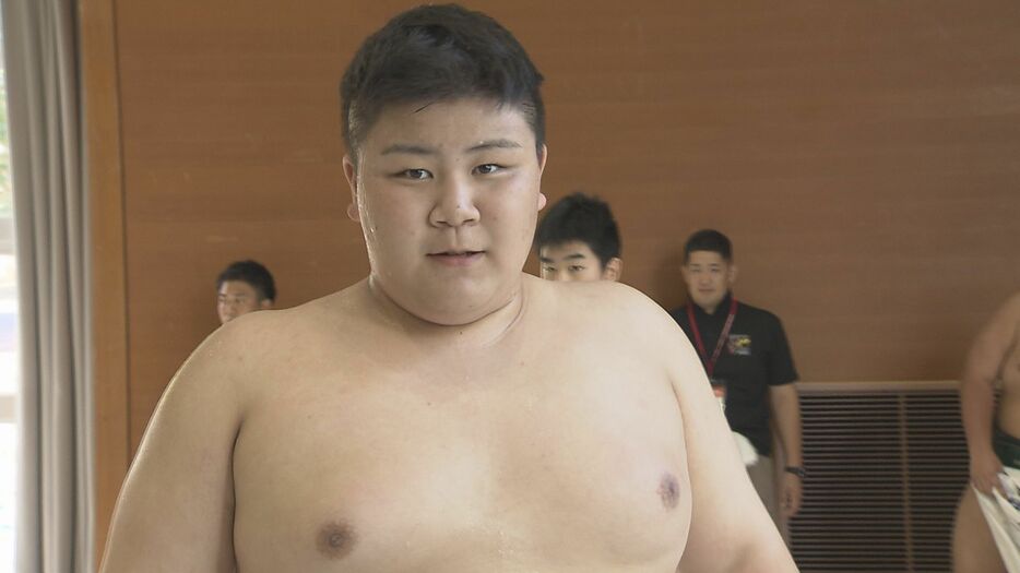 緊張気味の寺西さん