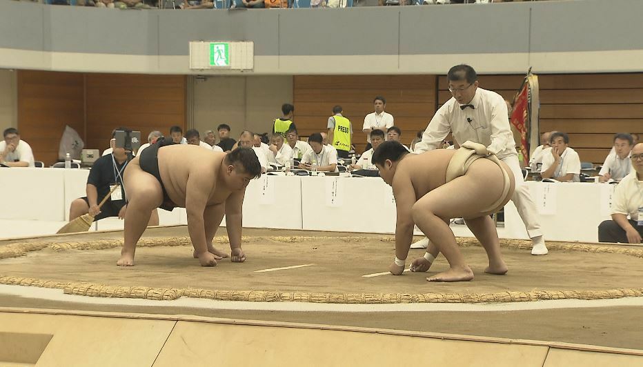 左：寺西蓮さん（緑ヶ丘中3年・15）