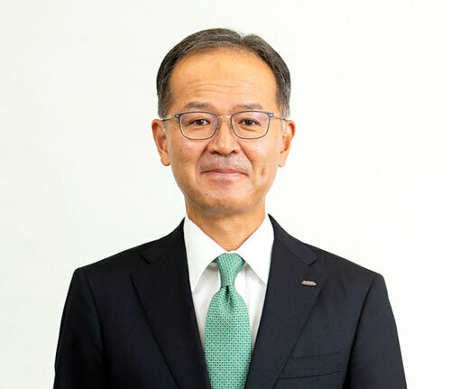 塚越英行氏