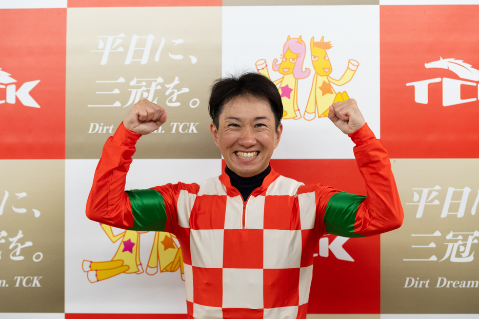 アフター5スター賞をエンテレケイアで勝利した吉原寛人騎手 (C)東京シティ競馬