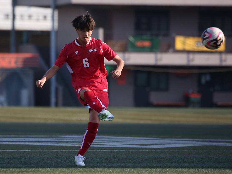 東福岡高MF大谷圭史(3年=ギラヴァンツ北九州U-15出身)は決勝点を演出(Taro YOSHIDA)