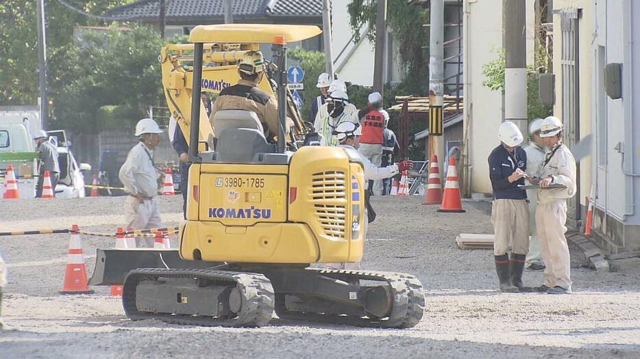 西区の道路陥没事故　専門家「掘削の地層に原因」　広島