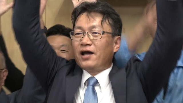 高梁市長選で初当選した石田芳生さん