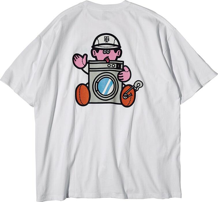 オリジナルTシャツ（6600円）。