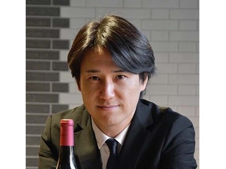 田邊公一氏／株式会社WS代表取締役、飲と食の様々な可能性を拡げるワインディレクター。2007年ルイーズ・ポメリー ソムリエコンクール優勝。著書「ワインを楽しむ～人気ソムリエが教えるワインセレクト法」