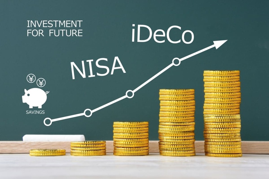 「NISA」vs「iDeCo」老後資金を用意するならどちらがおすすめ？「月1万円」しか積み立てられない場合に選ぶべきは？ メリットや節税効果を解説