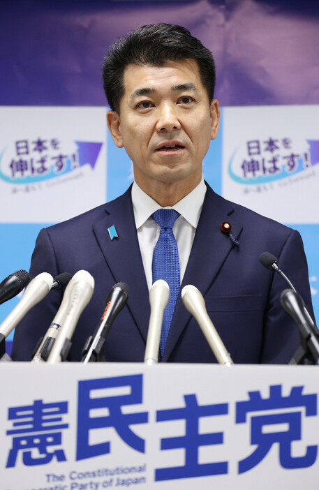 立憲民主党代表選（７日告示、２３日投開票）への出馬を表明する泉健太代表。出馬に必要な推薦人２０人の確保が難航していたため、告示日前日の態度表明となった＝６日午前、東京・永田町の同党本部