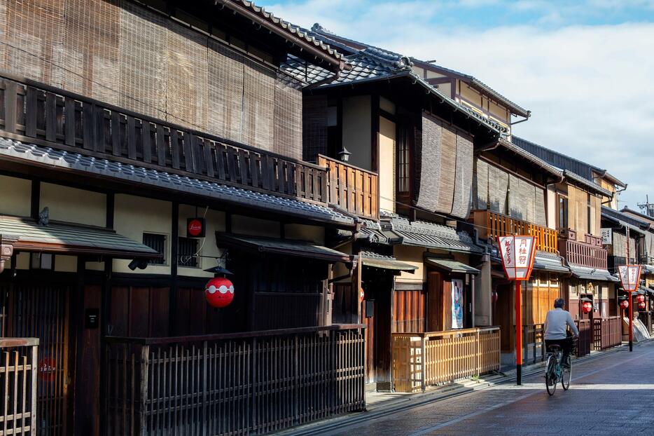 花見小路は八坂神社の門前町として四条通の南北に発展した