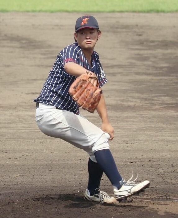 国士舘大・田崎快俊は６回１失点と粘りのピッチングを見せた（東都大学準硬式野球連盟提供）