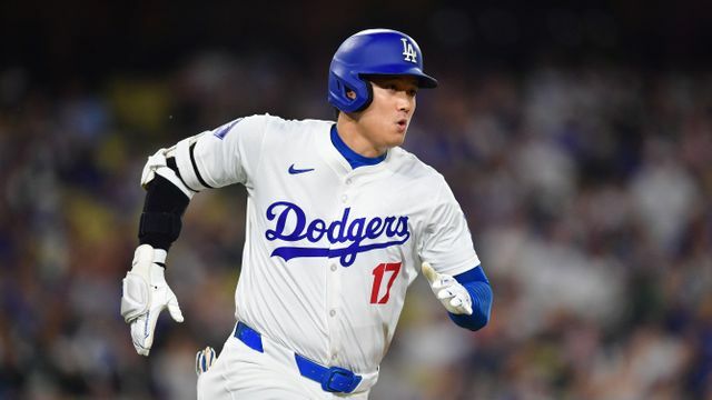 ヒットを放った大谷翔平選手（写真：USA TODAY Sports/ロイター/アフロ）