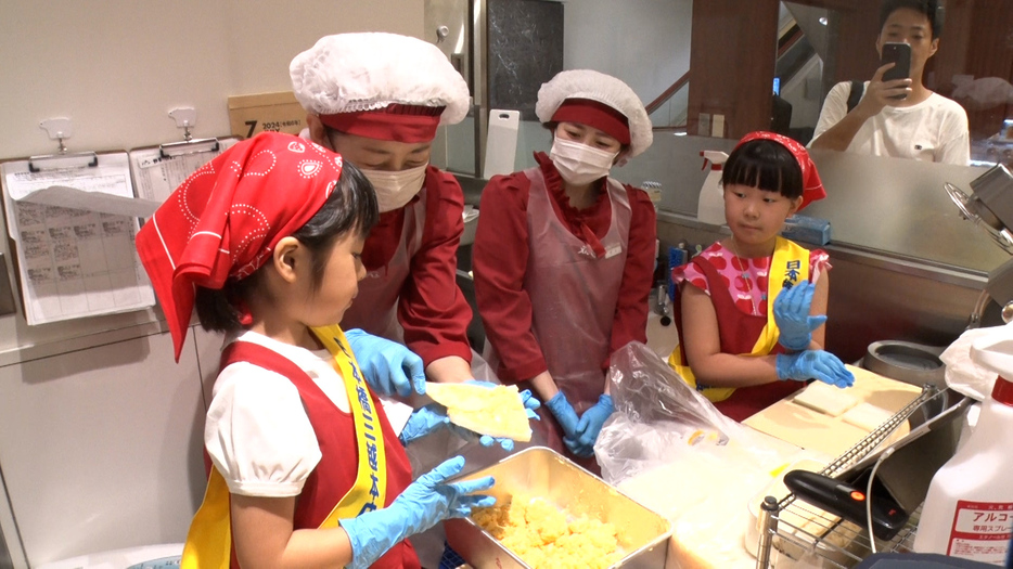 デパ地下で行われるイベント「夏休みこどもお仕事体験」