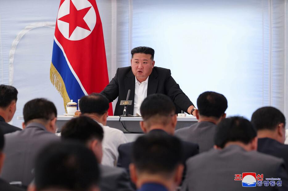 地方発展事業協議会を開く北朝鮮の金正恩朝鮮労働党総書記＝8月31日（朝鮮中央通信＝共同）