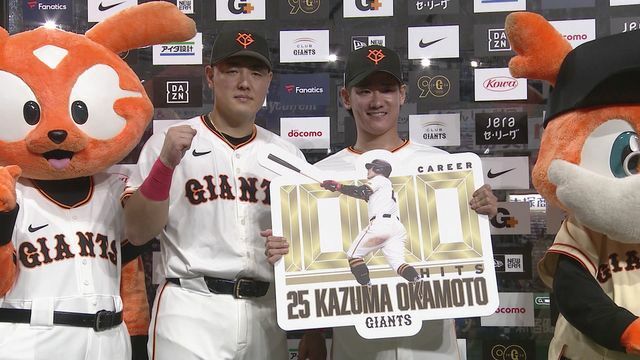 お立ち台に登場した左から巨人の岡本和真選手と井上温大投手(画像:日テレジータス)