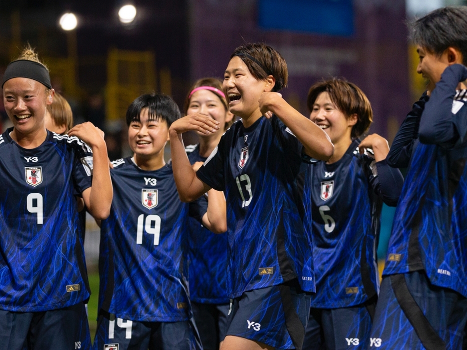 みんなで「土方ダンス」(Getty Images)