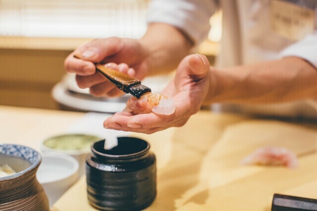 丁寧でなめらかな作業に職人技が光ります