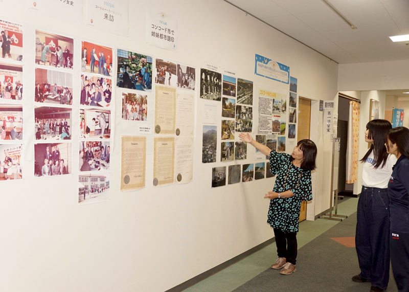 北上市生涯学習センターで開かれている姉妹都市締結50周年記念交流写真展