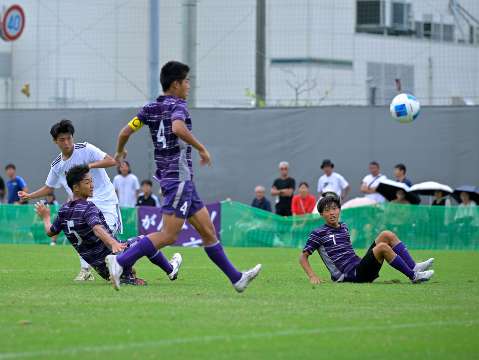 後半4分、東京都MF四日裕歩(横浜FCユース、1年)が右足でこの日2点目のゴール(Koki NAGAHAMA/GEKISAKA)