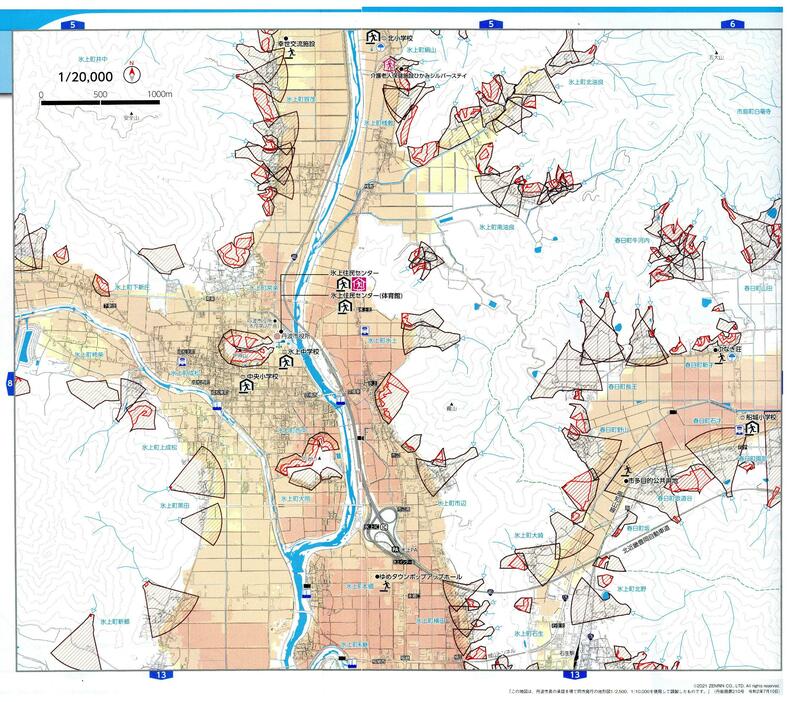 市防災マップの丹波市役所周辺。太線で囲まれた所は土砂災害、地図に色が付いている所は浸水リスクを示す