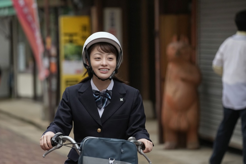 自転車で初登校！はつらつヒロイン橋本環奈