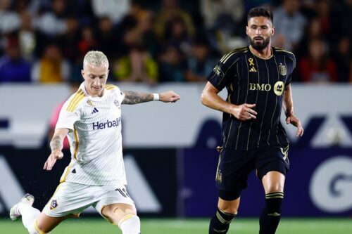 LAギャラクシーのロイス（左）とLAFCのジルー（右） [写真]＝Getty Images