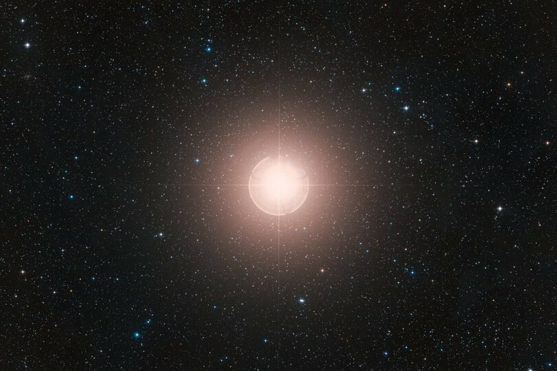 超新星爆発が噂されるベテルギウス。すぐ近くに兄弟星がいるのかも