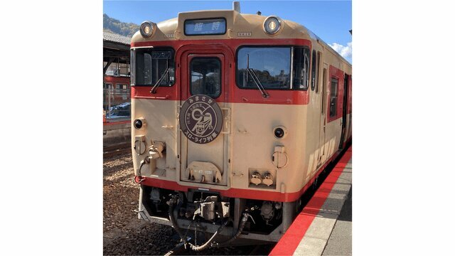 みまさかスローライフ列車（提供 JR西日本）