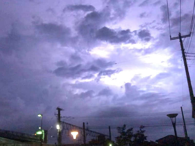 激しい雨を降らせる雨雲、埼玉南西部に接近