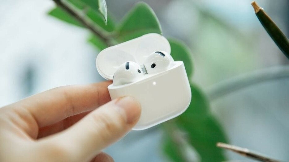 AirPods Proを3年愛用している僕が「AirPods 4」を開封してみた