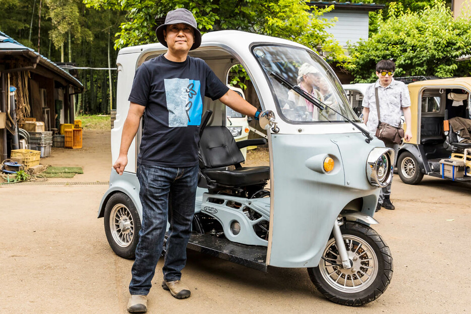 過去に怪我したことが原因で右足が不自由となっている小林さんだが、このAPトライクは問題なく運転できるという