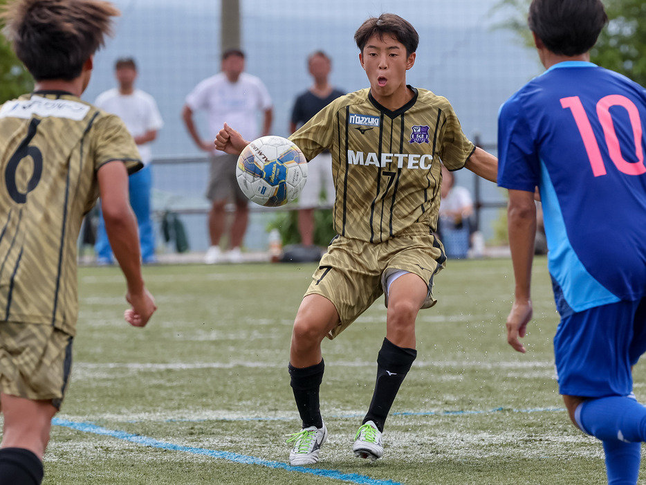 上越高MF山崎生直(1年=ジェフユナイテッド千葉U-15出身)は同点ゴールを決めた(Kaoru WATANABE/GEKISAKA)