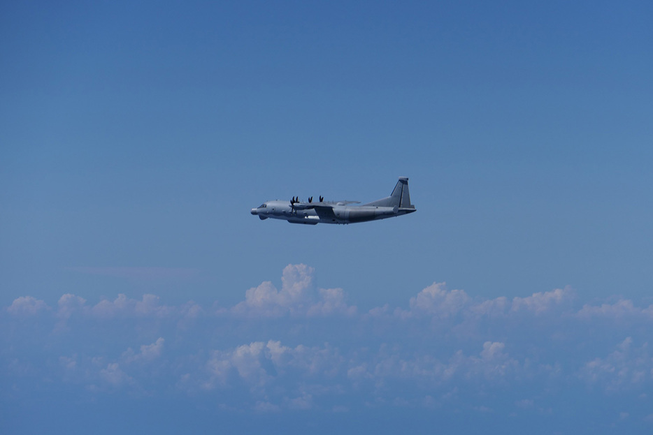 領空を侵犯した中国軍用機（防衛省統合幕僚監部提供）