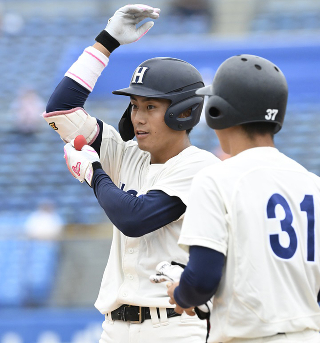 法大・姫木は開幕から2戦連続で3安打を放ち、打率.750とした[写真=矢野寿明]