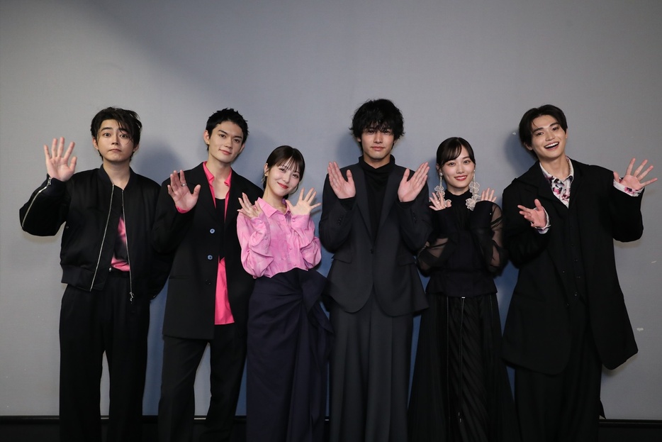 浜辺美波、赤楚衛二、佐野勇斗、山下美月、倉悠貴、西垣匠が「TGC」のスペシャルステージに登場した