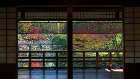 京都御苑（写真： farmer / PIXTA）