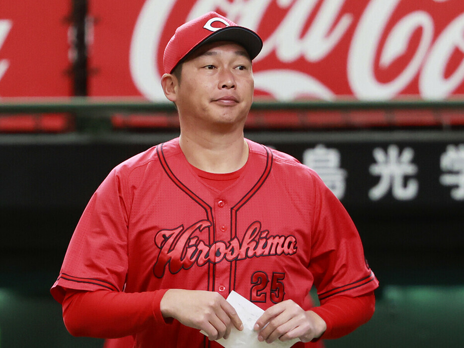 ６年ぶりの優勝を目指す広島・新井貴浩監督　photo by Koike Yoshihiro