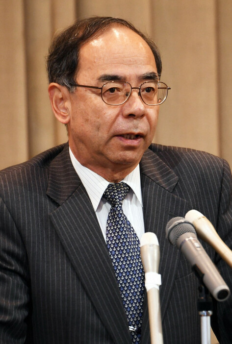 職員を前にあいさつする宮内庁の西村泰彦長官＝宮内庁で2019年12月18日、滝川大貴撮影