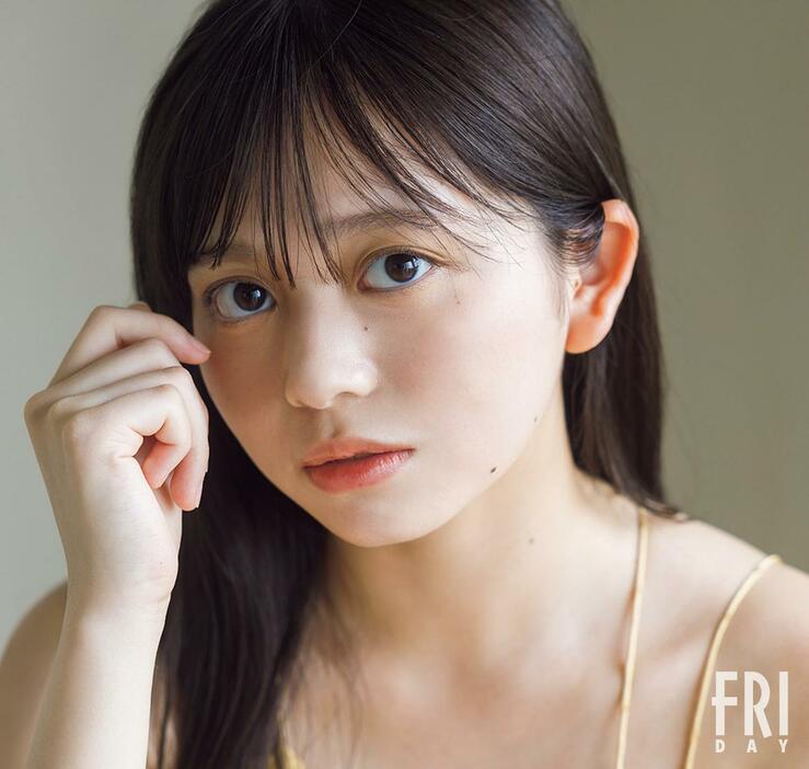 「FRIDAY」（講談社）9月27日・10月4日合併号に登場した蓬莱舞さん　撮影：藤本和典／講談社